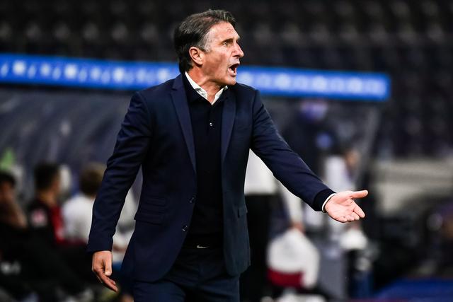 加兰39分骑士8连胜送雄鹿6连败 绿军大胜老鹰